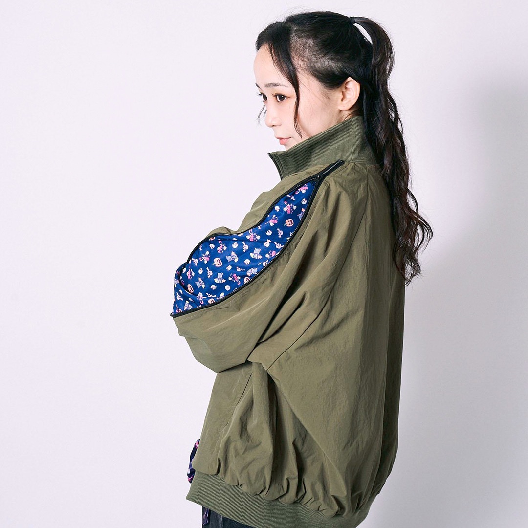 WINGLE TWINKLE ILLUST NYLON ZIP-UP JACKET【OLIVE GREEN】