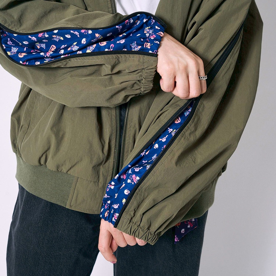 WINGLE TWINKLE ILLUST NYLON ZIP-UP JACKET【OLIVE GREEN】