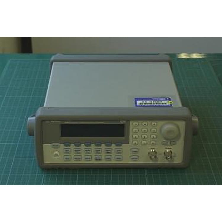 ����šۥ��������ȡ��ƥ��Υ�������33220A-Op001���ե��󥯥���󥸥��ͥ졼��