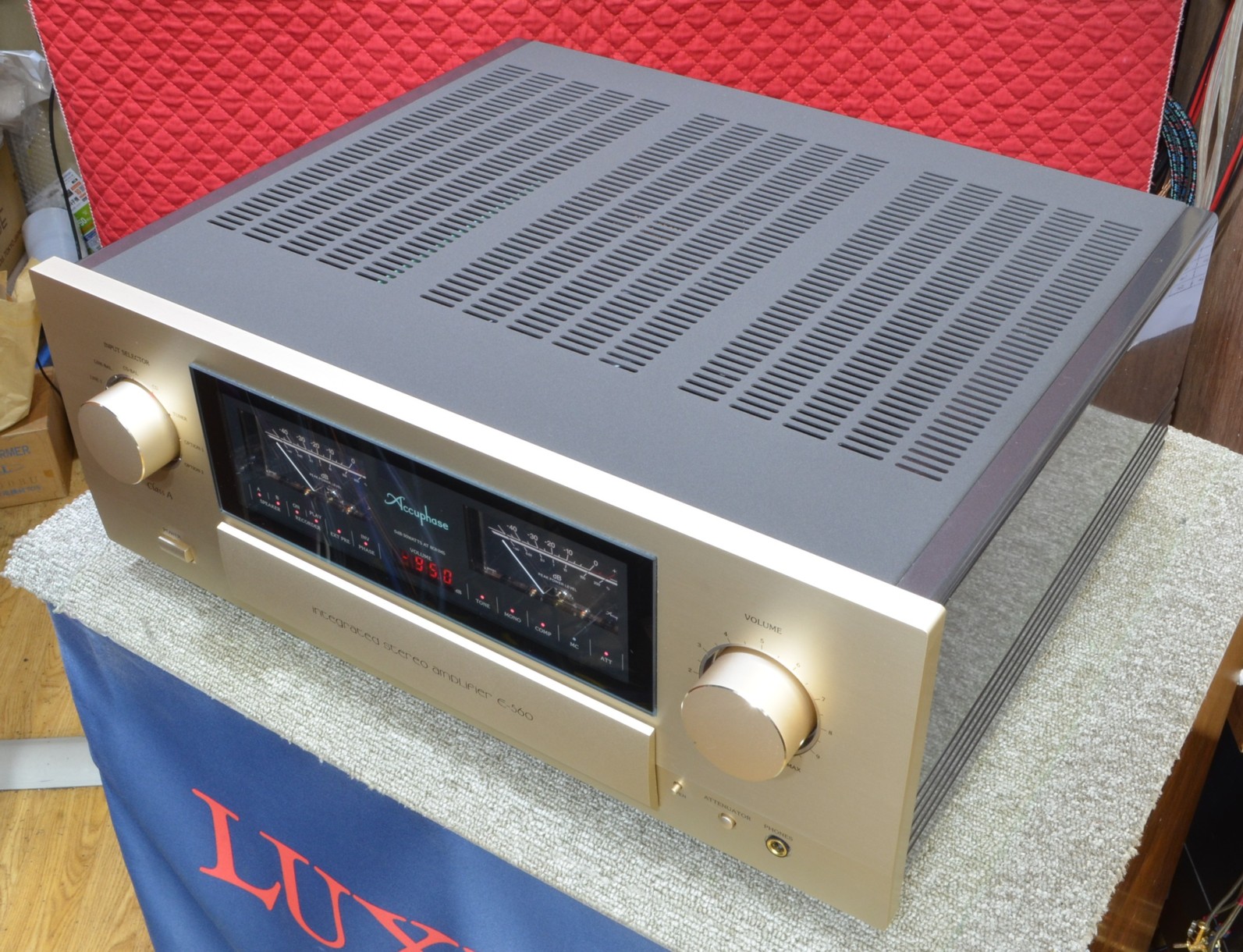 ����ʡ�Accuphase E-560(��Ȣ�ʤ�)