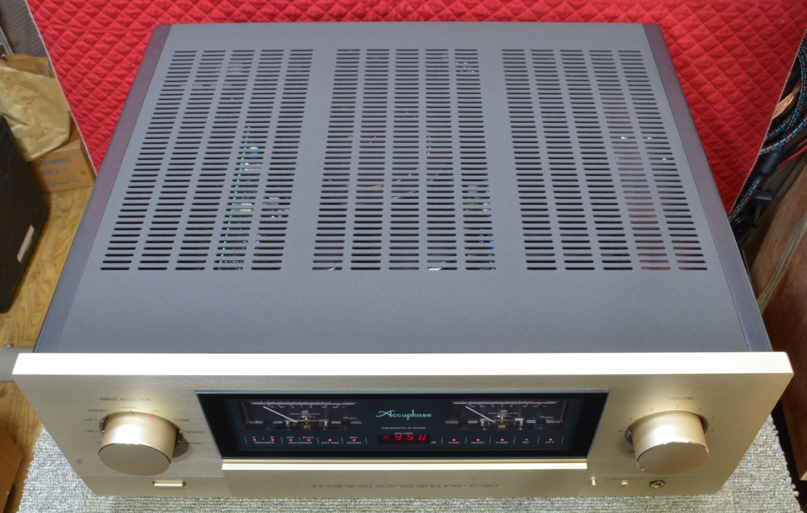 ����ʡ�Accuphase E-560(��Ȣ�ʤ�)