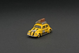 T64S-006-ME1　1/64　Volkswagen Beetle Mooneyes With roof rack and suitcases