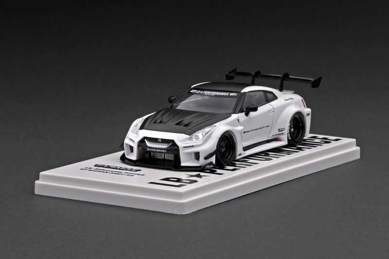 T43-022-WHT　1/43　LB-Silhouette WORKS GT NISSAN 35GT-RR White