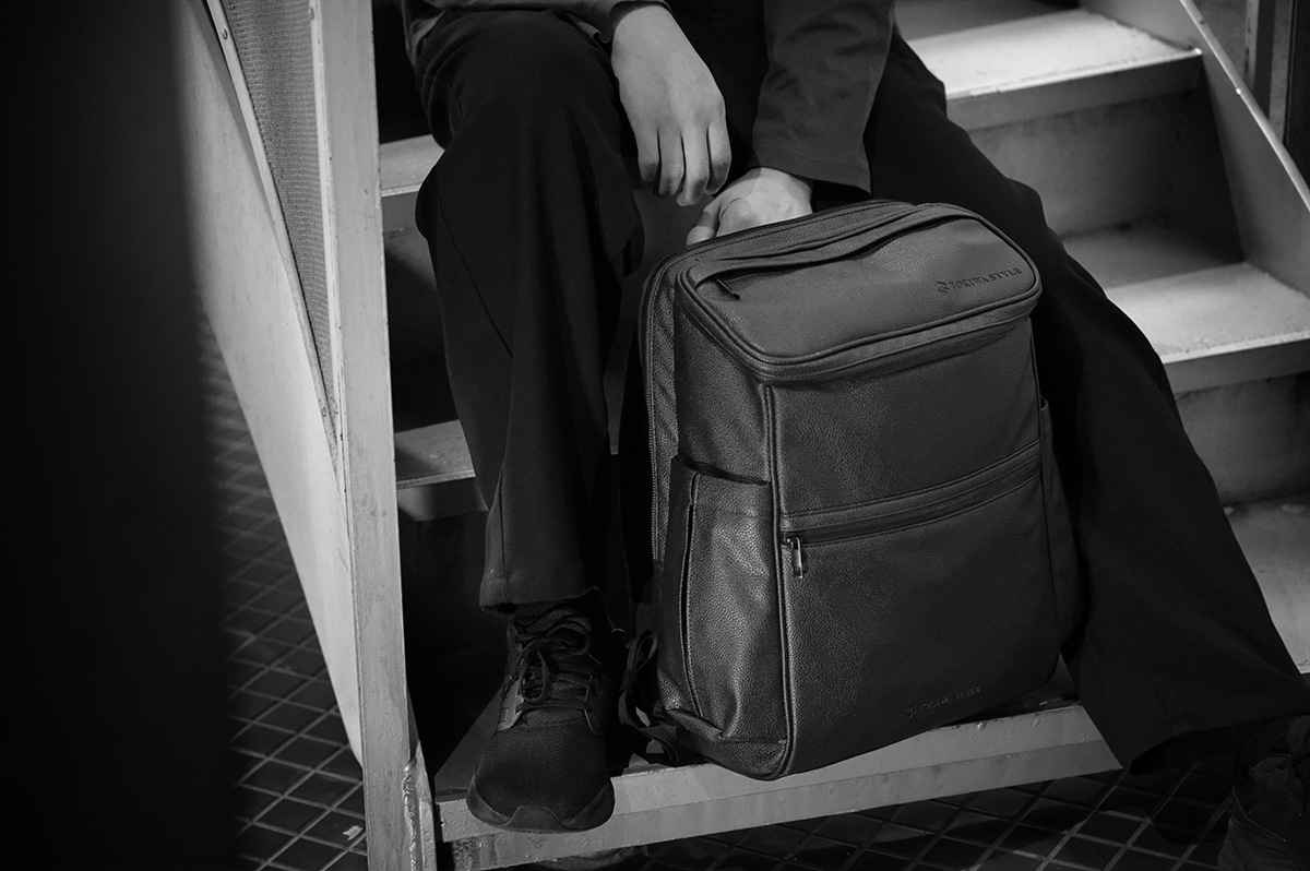 RK18 PVCレザー リュック