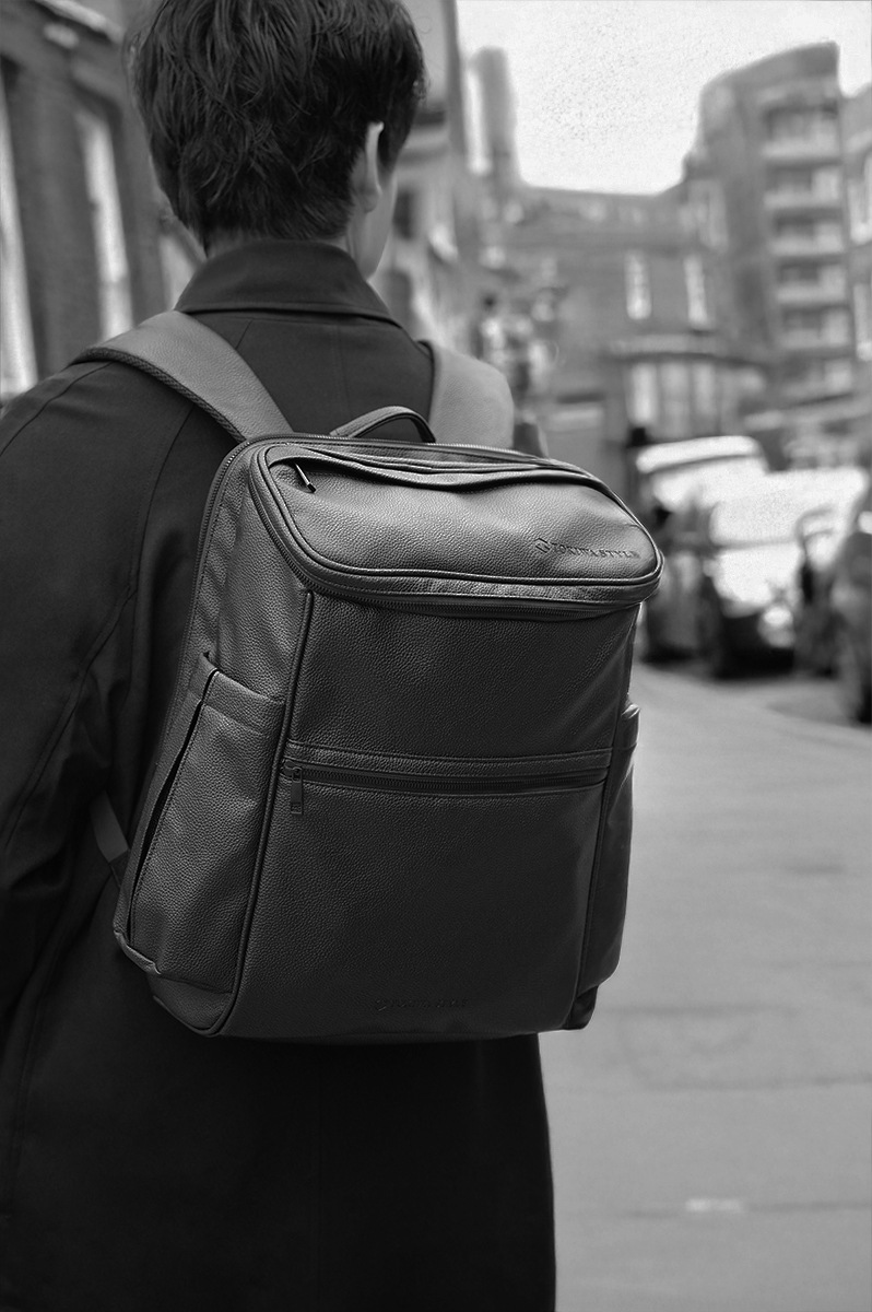 RK18 PVCレザー リュック