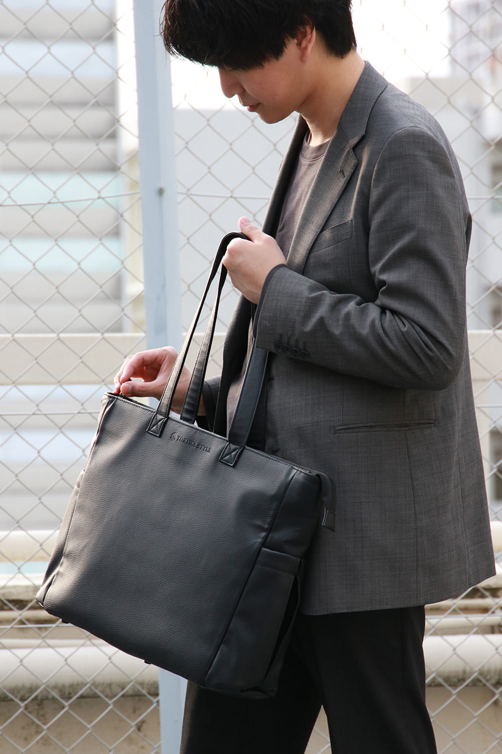 TB20 PVCレザー トートバッグ