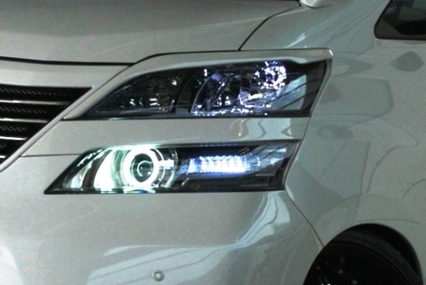 アイラインガーニッシュ　20 VELLFIRE Z-grade 前期/後期　*FRP