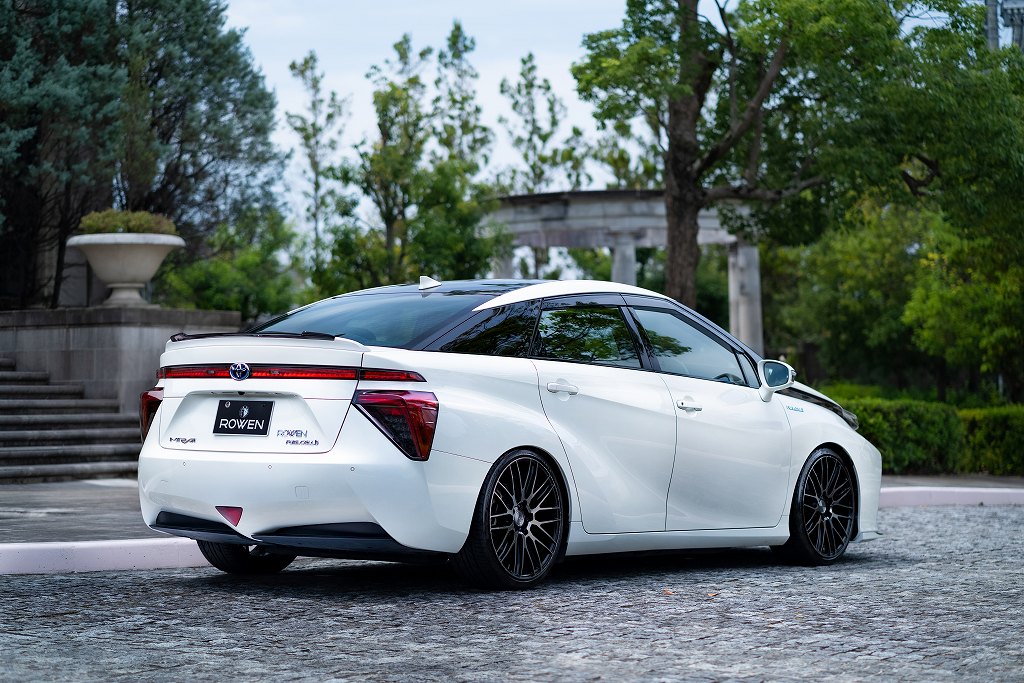 MIRAI　トランクスポイラー