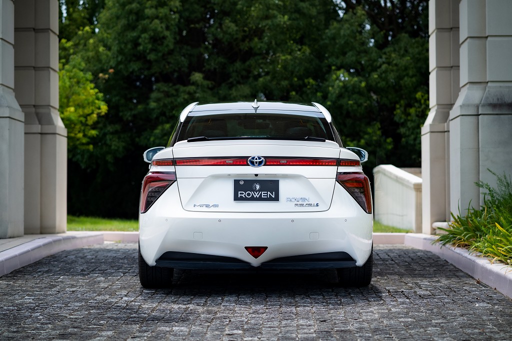 MIRAI　トランクスポイラー