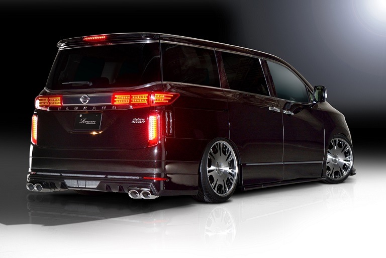 リアアンダースポイラー*4本出しマフラー専用　ELGRAND HighWay STAR 前期/後期　*FRP