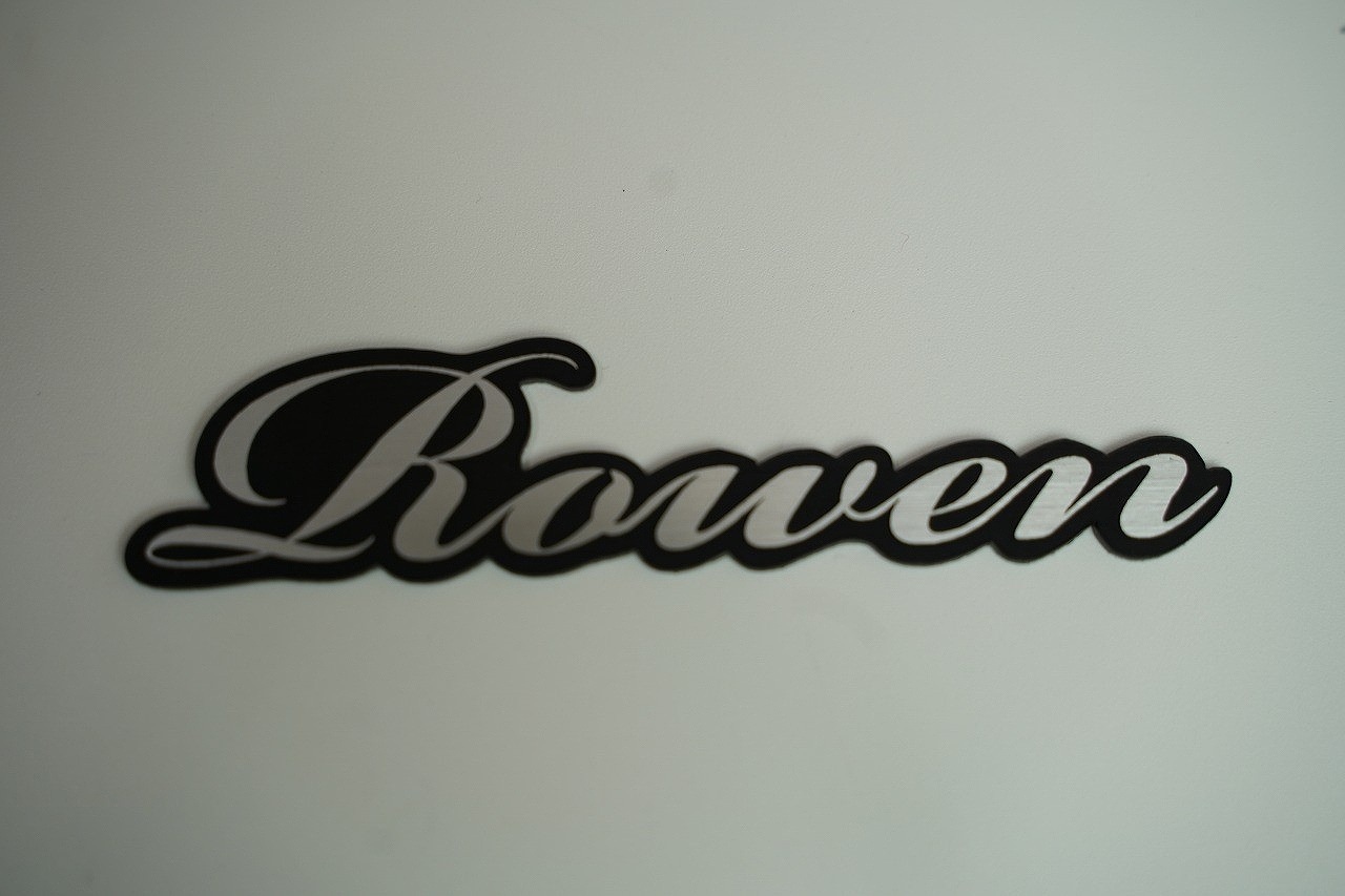 ミドルエンブレム Rowen筆記体