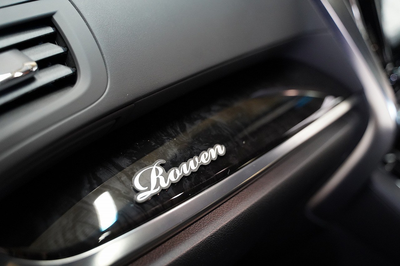 ミドルエンブレム Rowen筆記体