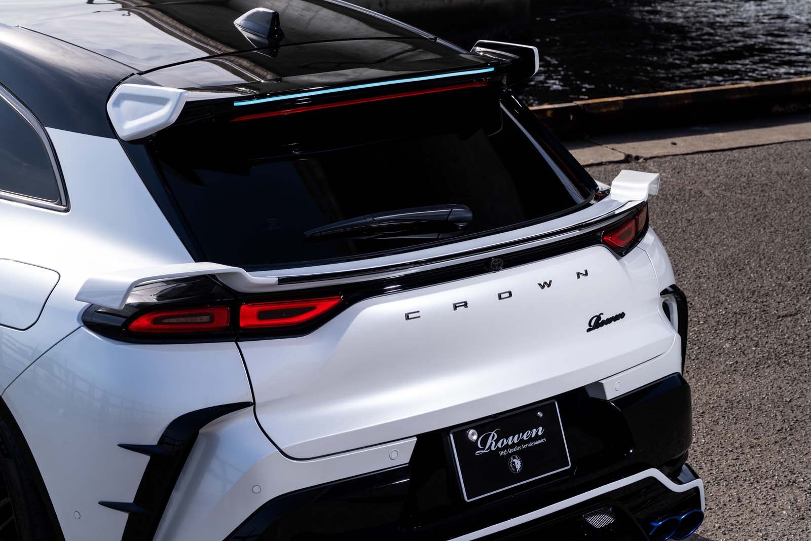 リアゲートウイング  CROWN SPORT *FRP