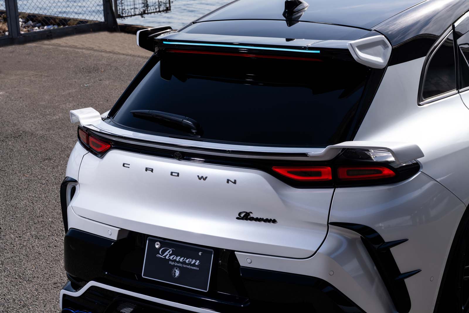 リアゲートウイング  CROWN SPORT *FRP