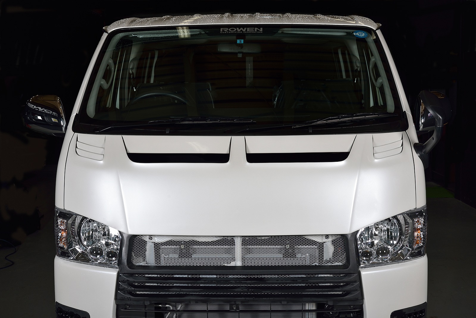 レーシングボンネットフード	 200HIACE *FRP