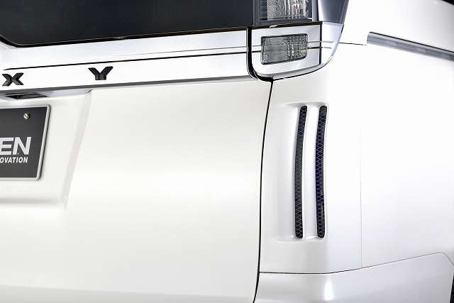 リアコーナーパネル*センサー付車 80VOXY 後期*2019.1月～モデル対応　*FRP