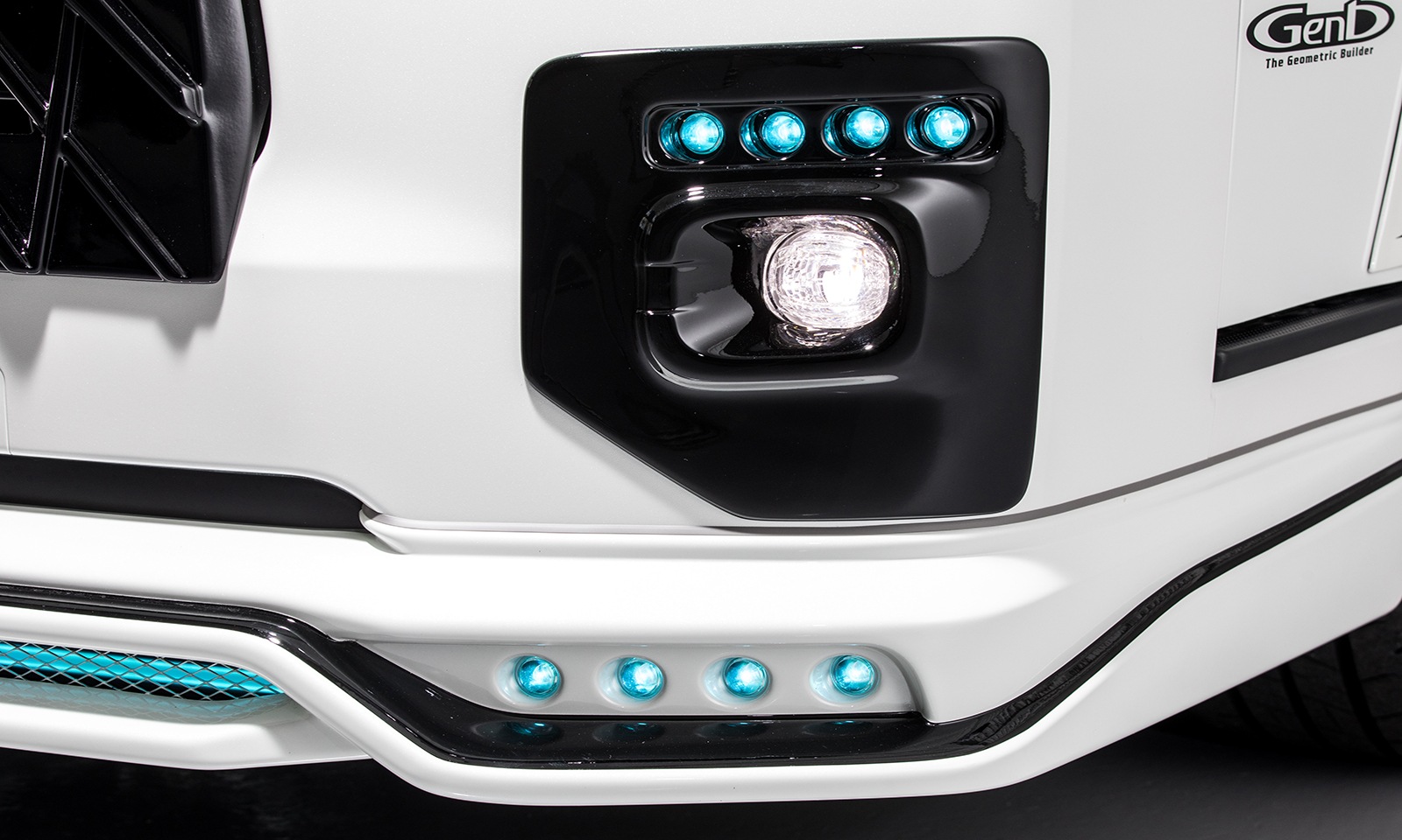 フロントスポイラー*LEDランプ 200HIACE  ABS 