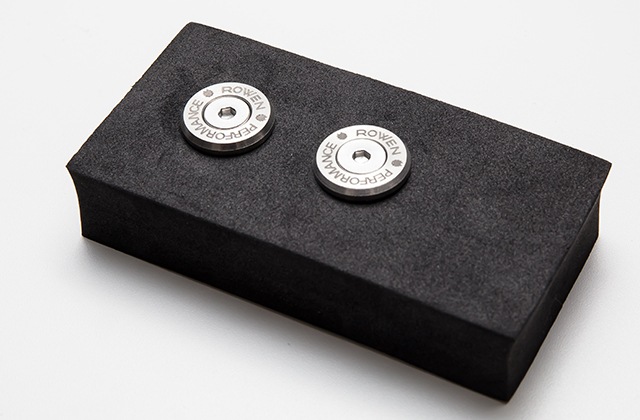 チタンベースナンバーボルト