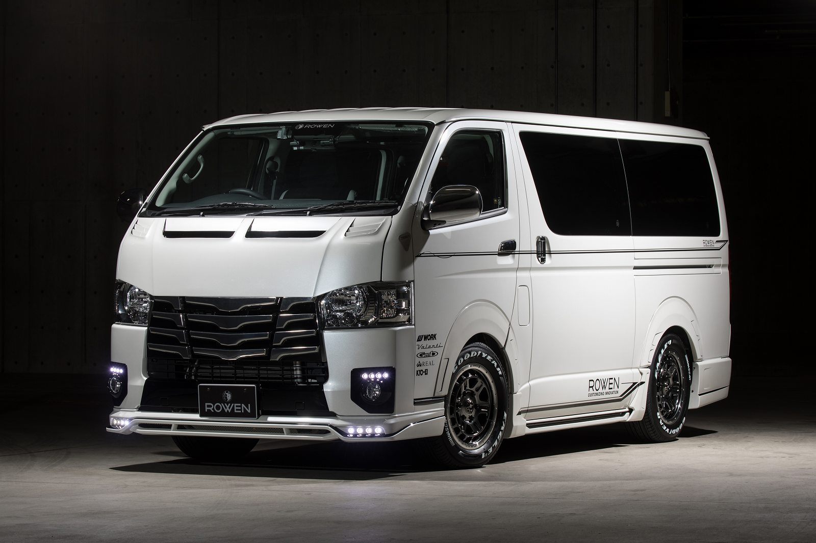 フロントグリル Face2 / 200HIACE 4～8型 *メッキ調 *ABS
