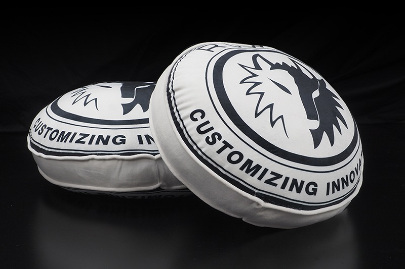 ロゴマーククッション