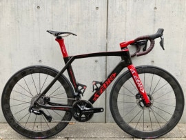 【オンラインショップ期間限定/夏季特別完成車販売】AVEDIO　CHARIS R DISC SHIMANO 105 12速（ワイヤー引き）完成車販売　フルカーボン