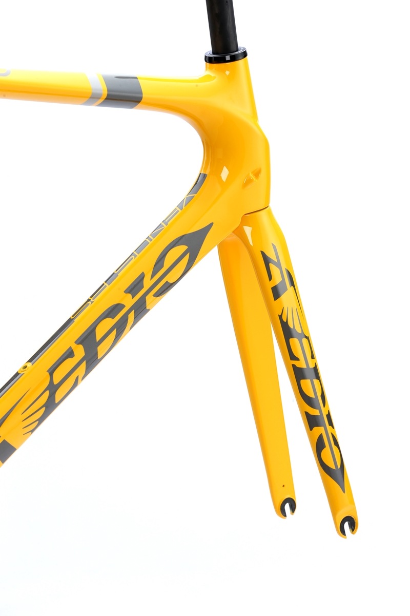 AVEDIO VENUS RS �ե륫���ܥ� �ե졼�ॻ�å� ���֥졼������