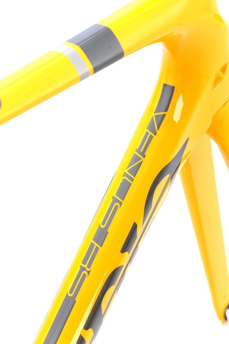 AVEDIO VENUS RS �ե륫���ܥ� �ե졼�ॻ�å� ���֥졼������