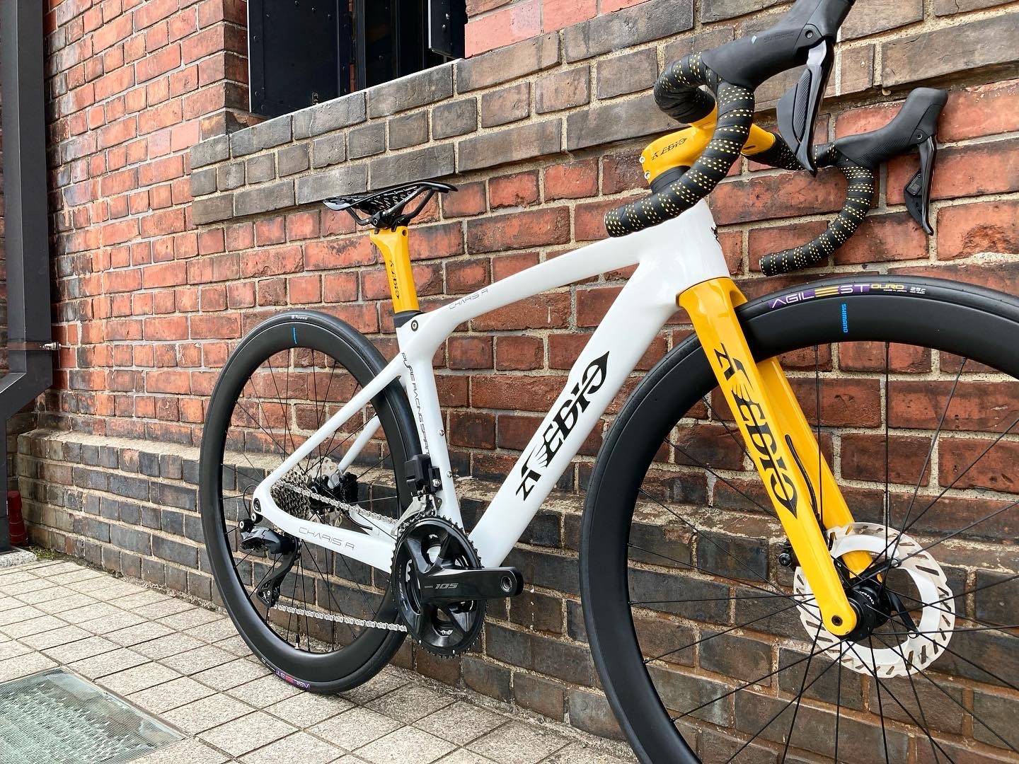 AVEDIO��CHARIS R DISC Aya's model��400����WHITE/UKON���ե륫���ܥ�ե졼�ॻ�å� Di2�侩�ե졼��