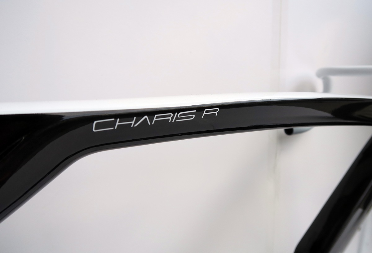 AVEDIO��CHARIS R DISC ���顼���������ѡ��ե륫���ܥ� �ե졼�ॻ�å� Di2�侩�ե졼��