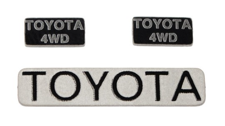 取寄対象品】RC4WD Metal Emblems for 1985/87 Toyota Pickup/Xtracab