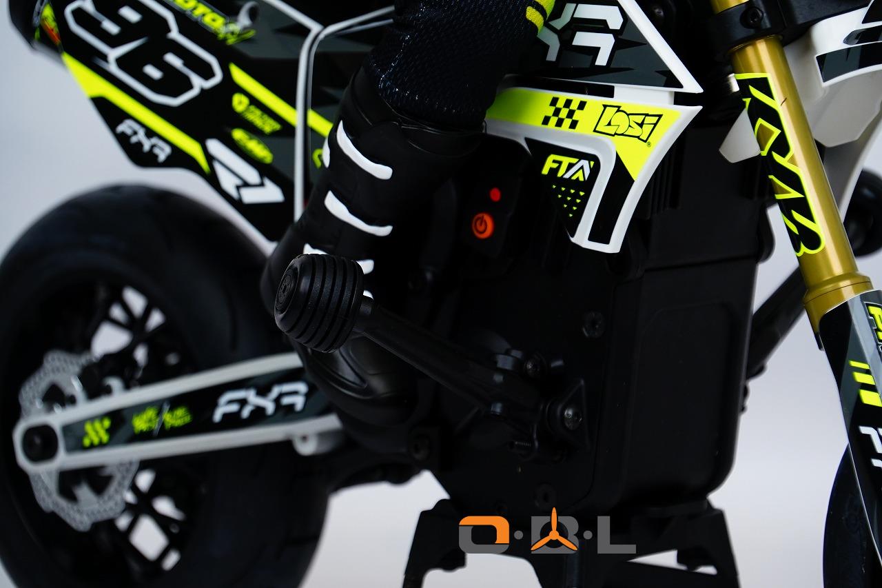 �ڼ���о��ʡ�Horizon Hobby �ץ����SM FXR��1/4 Promoto-SM FXR Supermoto Motorcycle RTR Basic, White��LOS-2272�����