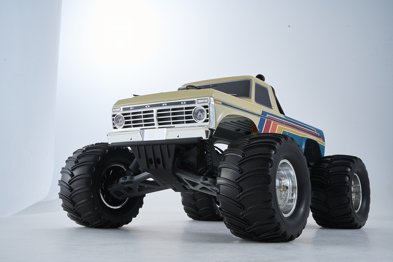 �ڼ���о��ʡ�FMS 1:10 Ford F-100 Monster Truck Brushless RS��RTR���åȡ����֡�FMS11023RSBG-BL�ʽ��Ŵ�ȥХåƥ꡼�դ��ޤ����