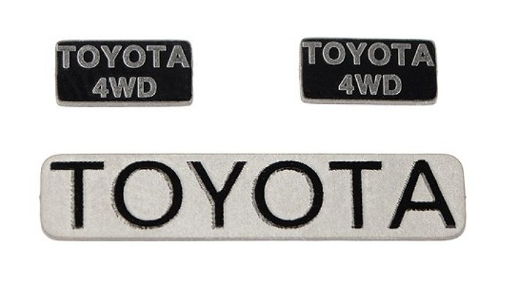 取寄対象品】RC4WD Metal Emblems for 1985/87 Toyota Pickup/Xtracab