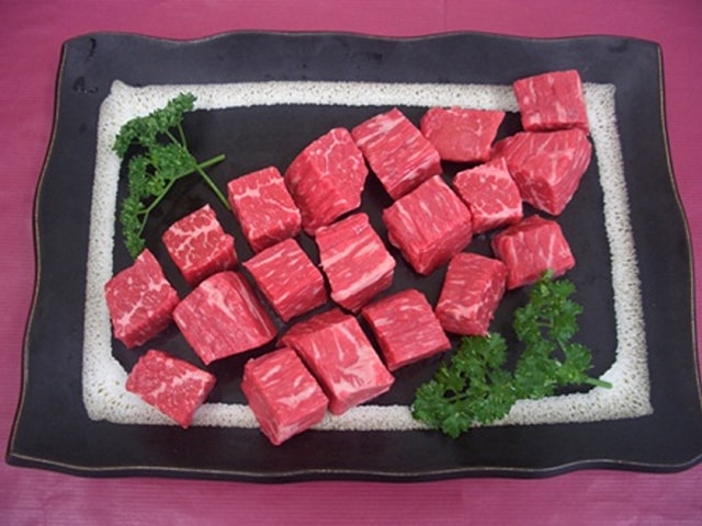 甲州ワインビーフ　モモサイコロステーキ　450g