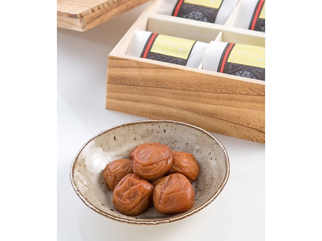 最高級紀州南高梅(4Lサイズ)　塩分10%のご飯によく合う味付け 「松」　(総量720g)