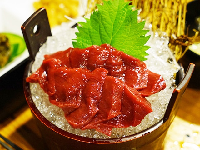 会津産　鶴我の並馬刺し300g(辛子味噌タレ付き)