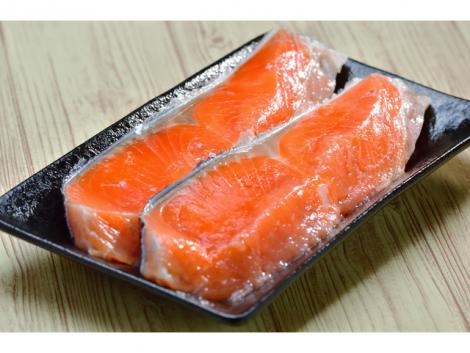 天然紅鮭 切身 30キレ 甘塩 ベニサケ 贈答 プレゼントにも最適 | 海鮮素材 | テルウェルeすと