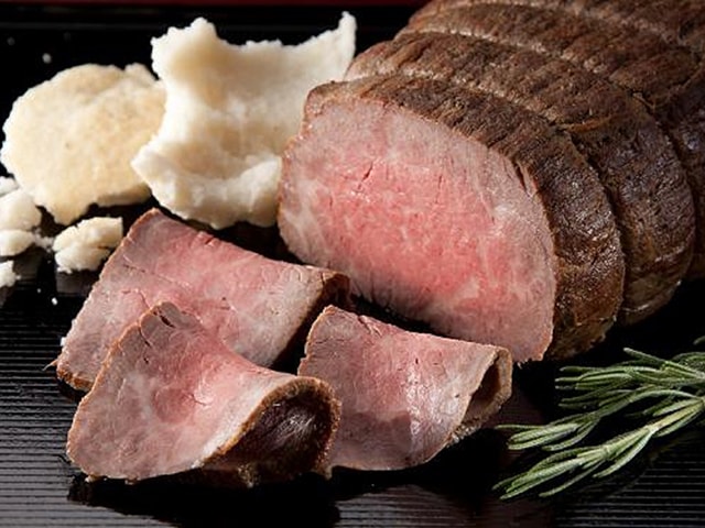 和牛塩釜焼ローストビーフ(塩釜包)