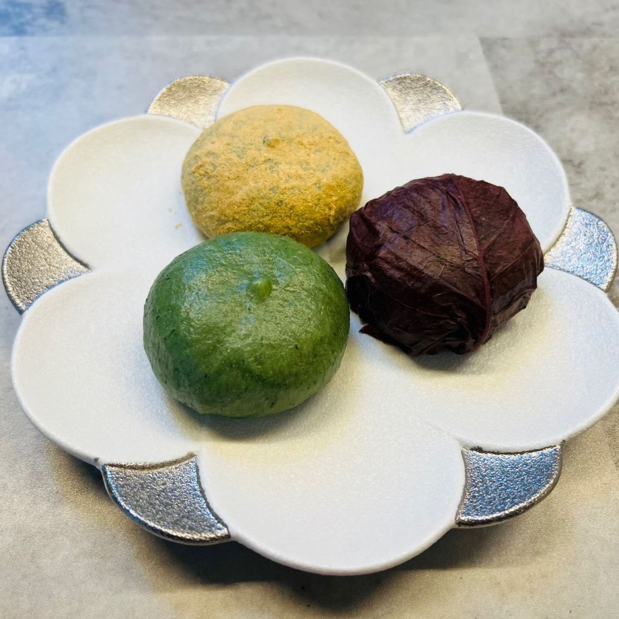 老舗 九洲屋　冷凍草もち＆しそもちセット24個入り