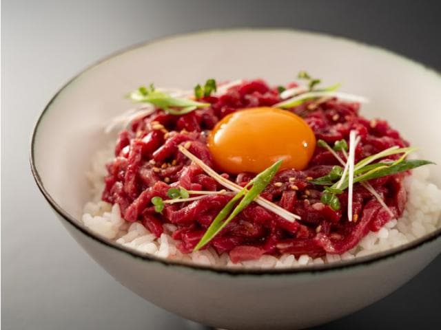 黒毛和牛　生ハムユッケ丼セット　400g　(100g×4パック)　
