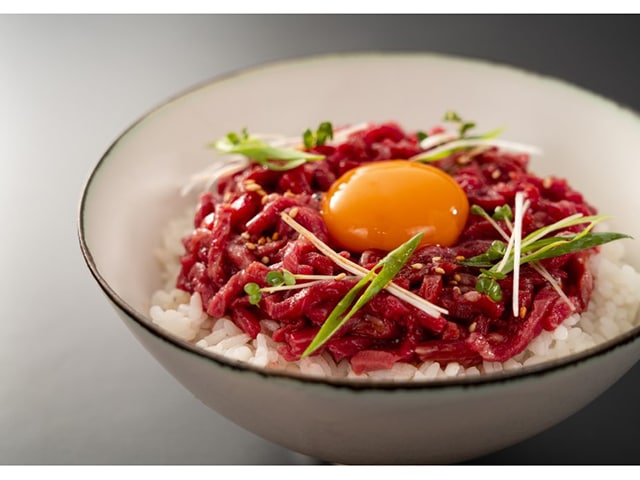黒毛和牛　生ハムユッケ丼セット　300g(100g×3パック)　