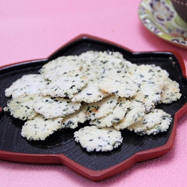 【えびせんべい】 辛口わかめ (90g)