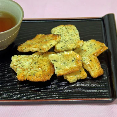 【あられ/おかき】わざわざかち割れ青のり味 (95ｇ)