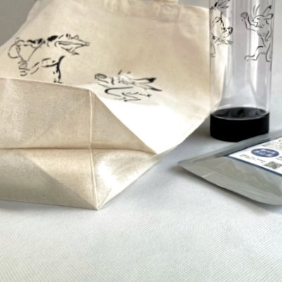 お茶を飲むカエルとウサギの鳥獣戯画ボトルセット(クリアボトル&バッグと緑茶ティーバッグ)