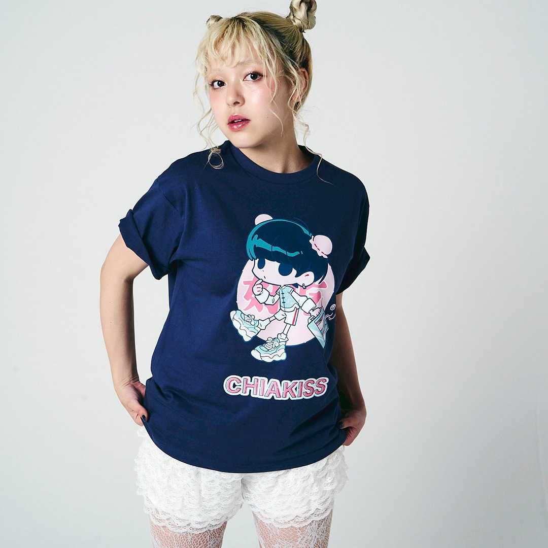 CHIAKISS×およ 好吃 TEE【NAVY】｜ULATAKALAKA