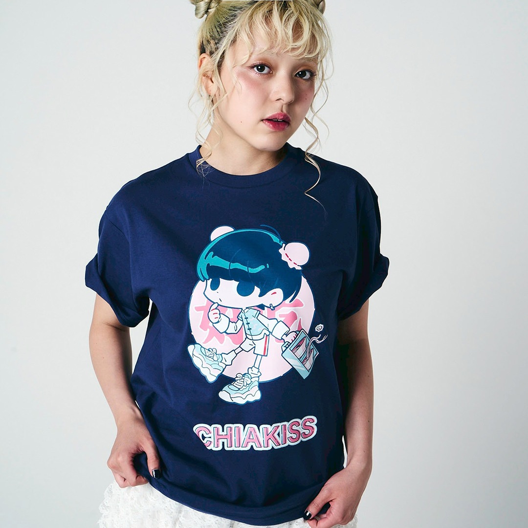 CHIAKISS×およ 好吃 TEE【NAVY】｜ULATAKALAKA