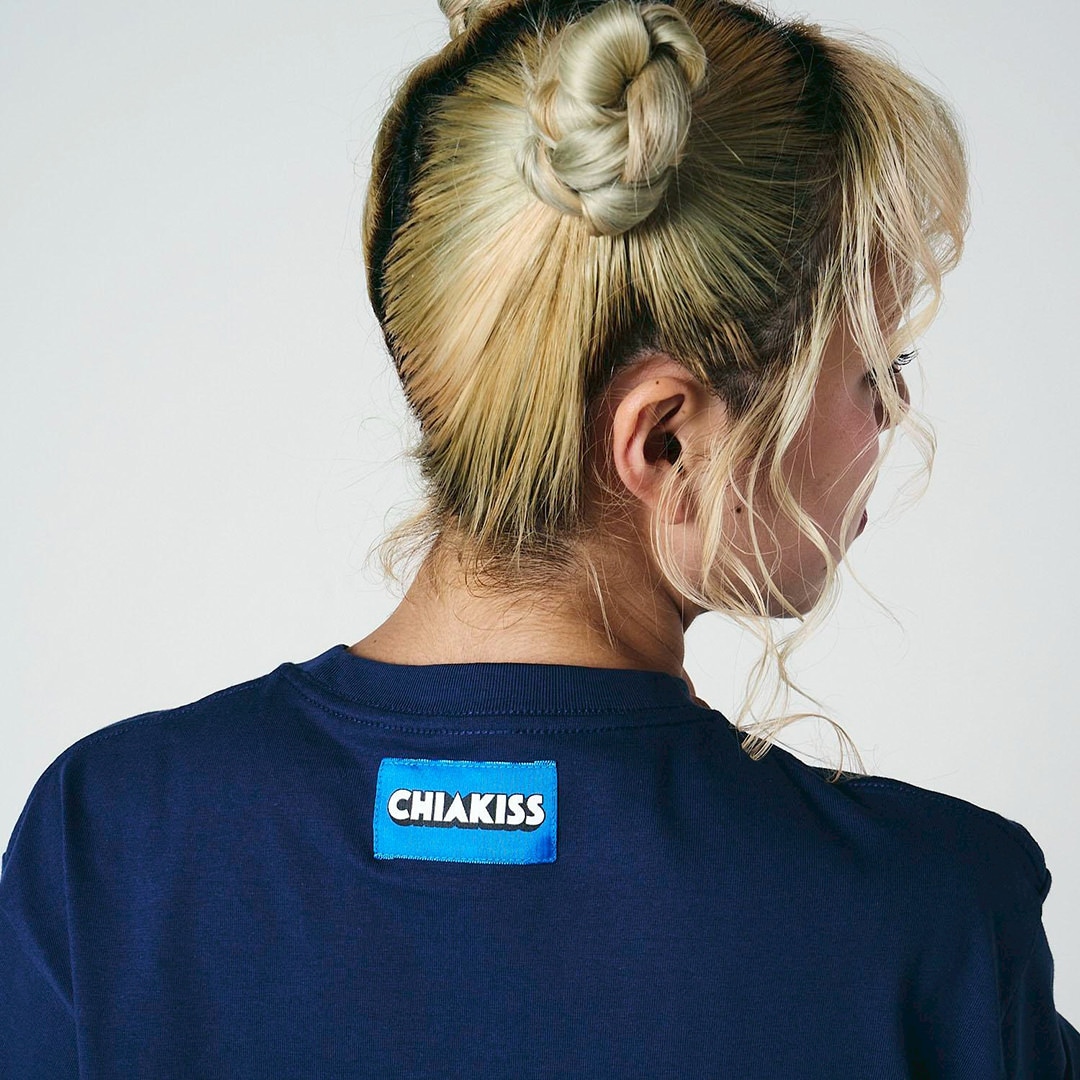 CHIAKISS×およ 好吃 TEE【NAVY】｜ULATAKALAKA