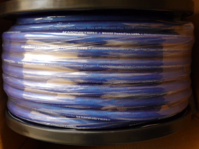 �ڤ����89�����M600P4 ��4�������ѥ�����֥� (�֥롼��) ��󥹥��������֥� Monster Cable