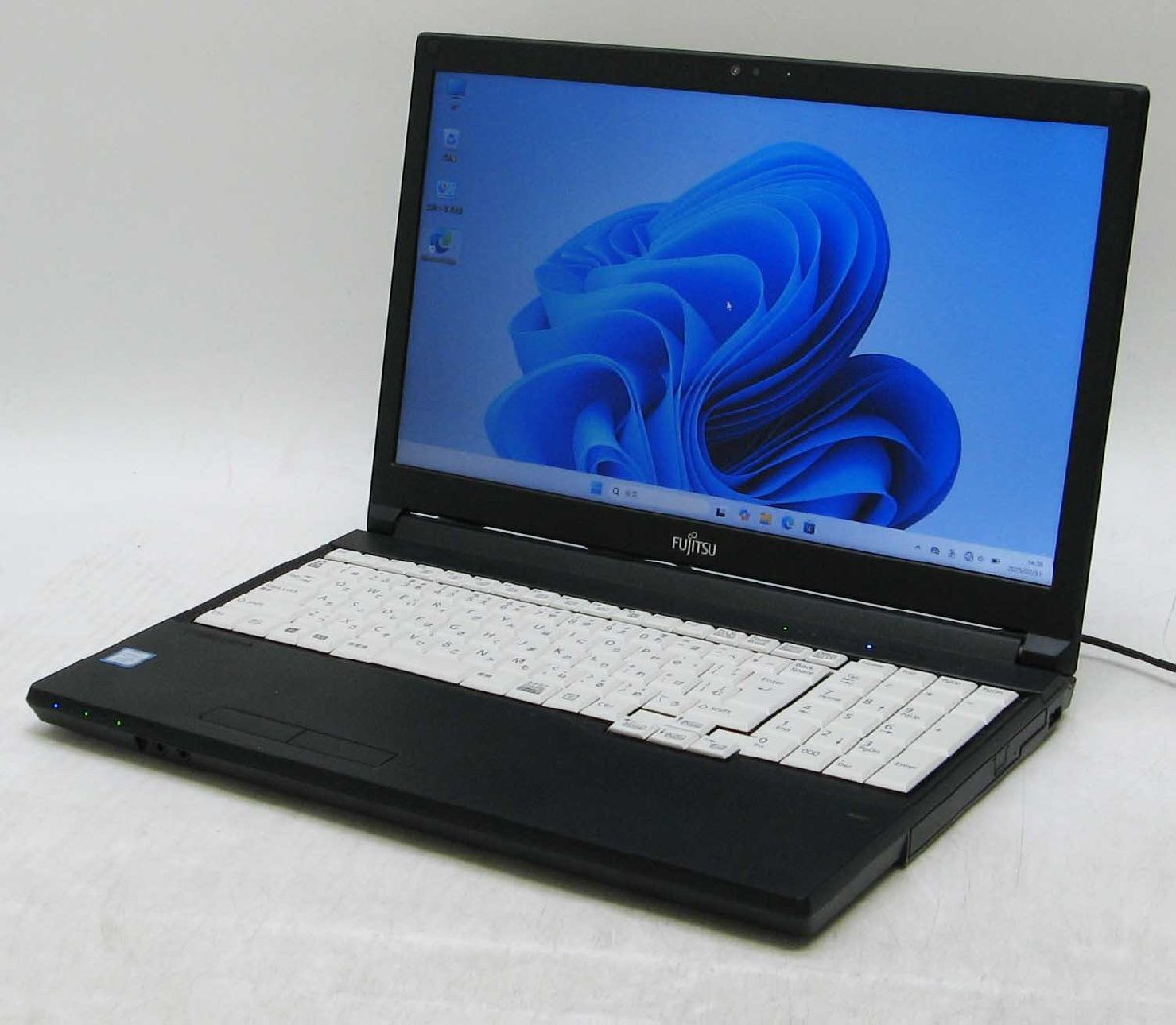 富士通 LIFEBOOK A579/CX 新品SSD搭載 中古ノートパソコン 富士通 LIFEBOOK A579/BX