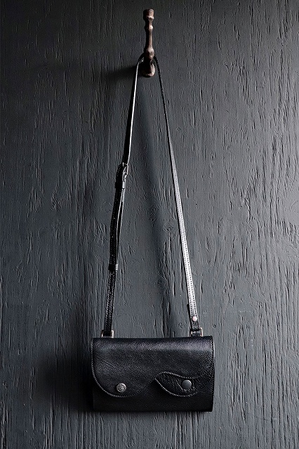 BLACK SIGN*<BR>BLACK EYE<BR>DOUBLE FLAP<BR>-PASSPORT BAG-<BR